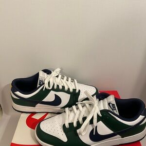 Nike dunks low